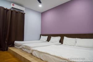 Postel nebo postele na pokoji v ubytování Shuang Yang Sekinchan Homestay