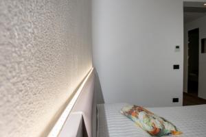 Postel nebo postele na pokoji v ubytování Conero Suites
