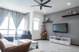 TV a/nebo společenská místnost v ubytování Shuang Yang Sekinchan Homestay