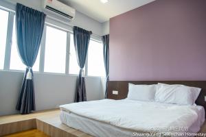 Postel nebo postele na pokoji v ubytování Shuang Yang Sekinchan Homestay + 28 fotografií