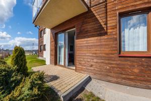 a wooden house with a door and a window at Apartamenty Sun & Snow Lisi Jar in Jastrzębia Góra