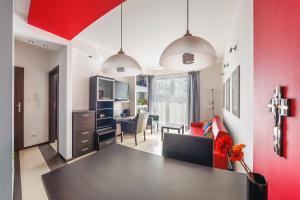 Kuchyň nebo kuchyňský kout v ubytování Apartamenty Sun & Snow Lisi Jar - sezonowy basen, blisko plaży, sauna