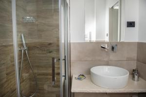Koupelna v ubytování Conero Suites