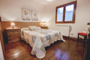 Postel nebo postele na pokoji v ubytování LA GINESTA 1, Apartaments de munyanya