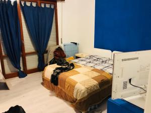 a bedroom with a bed and a computer monitor at Trilocale sul Mare in Fano