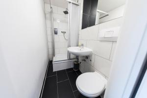 Kylpyhuone majoituspaikassa Berolina Haus