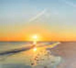 a sunset on a beach with the sun setting at Haus am Meer Ostsee Insel Rügen Fischerweg 3 Wlan in Glowe