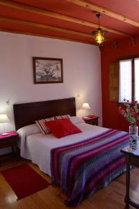 Postel nebo postele na pokoji v ubytování Hospedium Hostal Almanzor