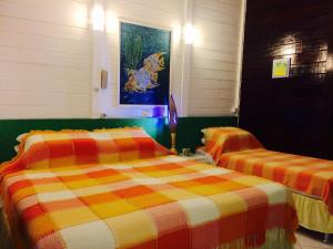 Zimmer mit 2 Betten in einem Zimmer in der Unterkunft Pousada Algas Marinhas in Fernando de Noronha