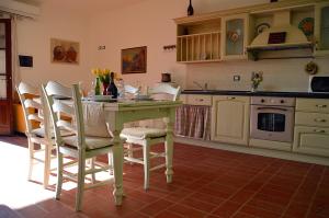 Kuchyň nebo kuchyňský kout v ubytování Agriturismo La Spiga