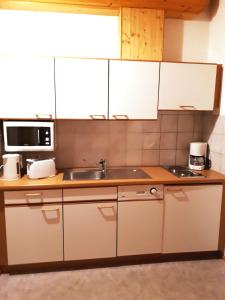 Kuchyňa alebo kuchynka v ubytovaní Haus Granbichler