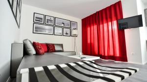 Ένα ή περισσότερα κρεβάτια σε δωμάτιο στο Sunset Deluxe Apartments