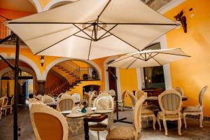 Un restaurante o sitio para comer en Hotel Marqués del Ángel