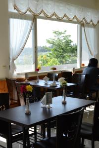 En restaurant eller et spisested på Sansendai Sea View B&B