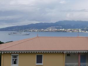 Fotografie z fotogalerie ubytování Studio KASANACO avec vue la baie de Fort de France v destinaci Les Trois-Îlets