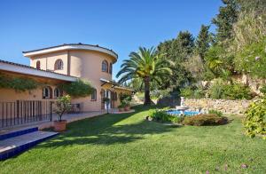 a house with a yard with a swimming pool at Villa Tranquilla in Estepona