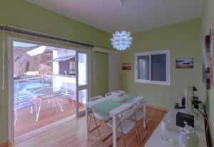 Bazén v ubytování La Casa de Sardina nebo v jeho okolí