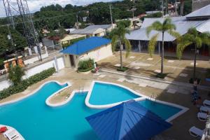 an overhead view of a pool at a resort at Gran Hotel Marien in Sabaneta