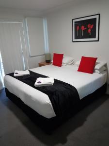 Postel nebo postele na pokoji v ubytování Wallsend Executive Apartments