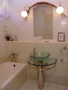 A bathroom at Kőszeghegyalja Vendégház