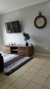 Numurkah Self Contained Apartments - The Mieklejohn客房内的一张或多张床位