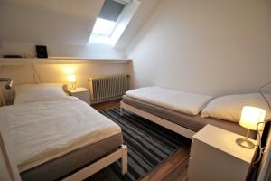 A bed or beds in a room at Downtown Apartments Oldenburg