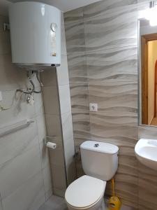 A bathroom at Apartamentos Olympia Center