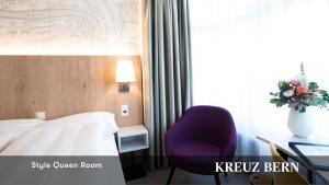 Postel nebo postele na pokoji v ubytování Kreuz Bern Modern City Hotel