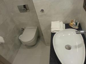 Um banheiro em Perla Galata Hotel