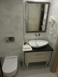Um banheiro em Perla Galata Hotel