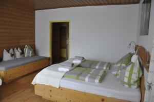 Postel nebo postele na pokoji v ubytování Haus Voithofer