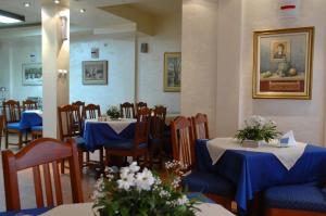 A restaurant or other place to eat at Hotel Tehnograd