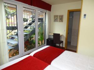 a room with a bed and a window at Pensión El Otero in Guadalajara