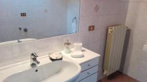 Łazienka w obiekcie Sweet Home Casa Vacanze "La Mansarda"