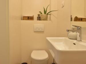 Ein Badezimmer in der Unterkunft Apartment in Split near Diocletian's Palace