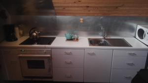 Кухня или кухненски бокс в Studio with More than a View