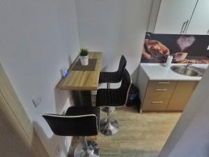 Kuchyň nebo kuchyňský kout v ubytování Studio apartman Centar