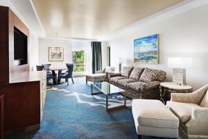 O zonă de relaxare la The Tennessean Personal Luxury Hotel