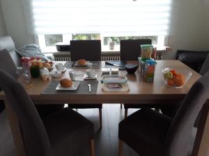 Photo de la galerie de l'établissement Kamer + douche in villa, à Knokke-Heist