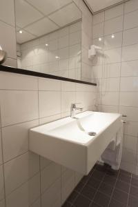 A bathroom at Eurohotel