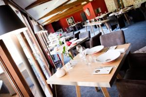 Restoran atau tempat lain untuk makan di Domaine De Barive