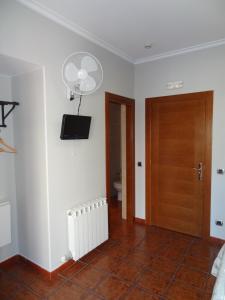 a room with a toilet and a television on the wall at Pensión La Bilbaina - Albergue Logroño in Logroño