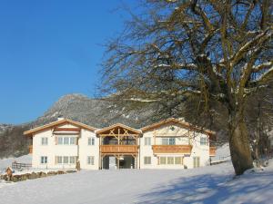 Nespecifikovaný výhled na hory nebo výhled na hory při pohledu z hotelu