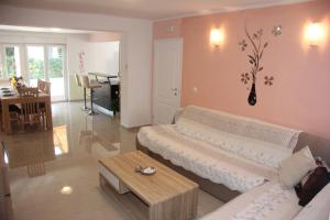 Część wypoczynkowa w obiekcie Vacation house "Viola"