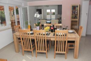 Kuchnia lub aneks kuchenny w obiekcie Vacation house "Viola"