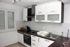 Kuchnia lub aneks kuchenny w obiekcie Vacation house "Viola"