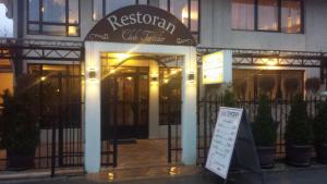 Η πρόσοψη ή η είσοδος του Hotel Topcider