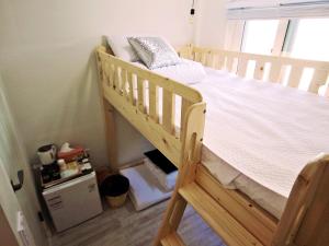 Postel nebo postele na pokoji v ubytování Daemyung Guesthouse