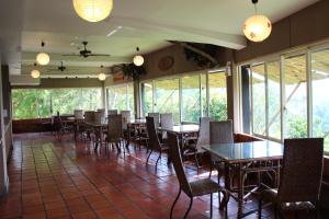 Un restaurante o sitio para comer en Shangrila Leisure Farm