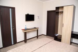 TV in/ali zabaviščno središče v nastanitvi Lumarc Hotel